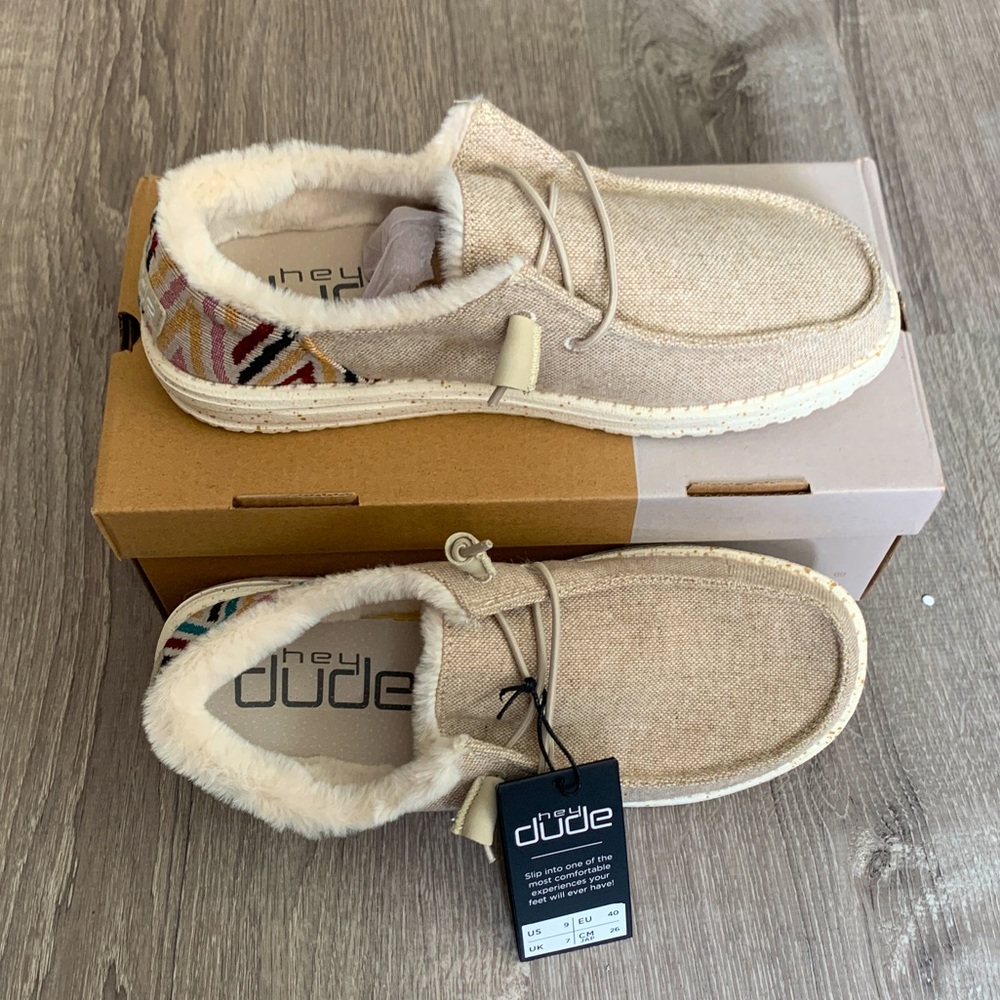NWT- HEY DUDE wool lined shoe